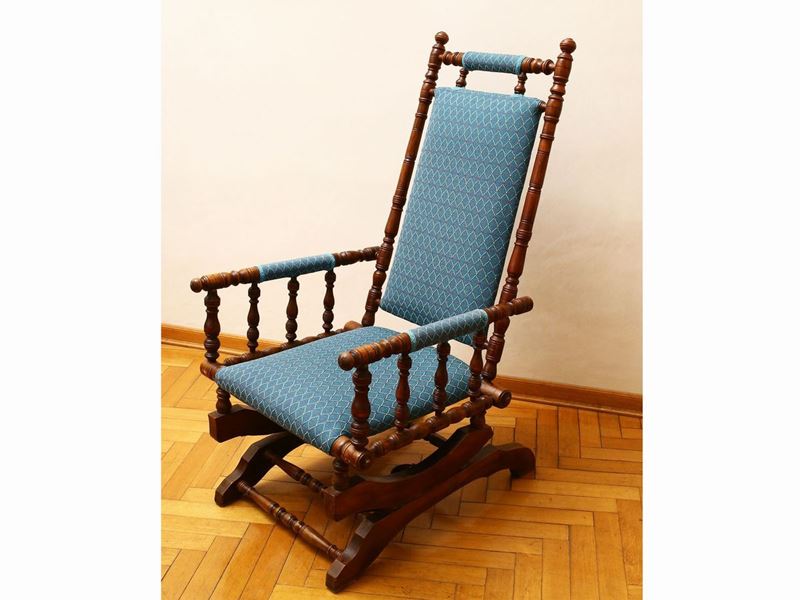 Poltroncina a Dondolo in Noce