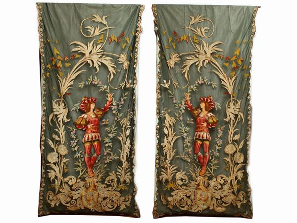 Pair of curtains in embroidered tulle and green silk