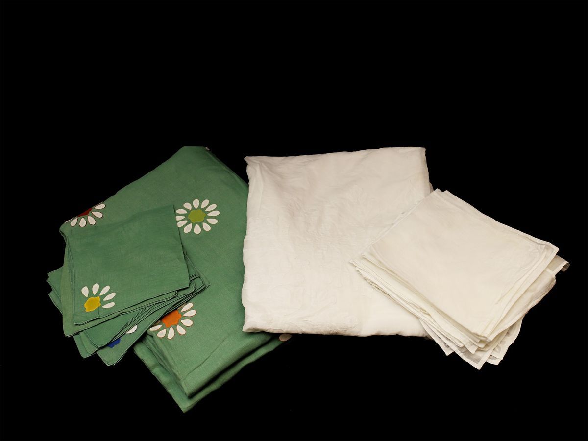 Due Tovaglie in Lino Verde e Bisso Bianco