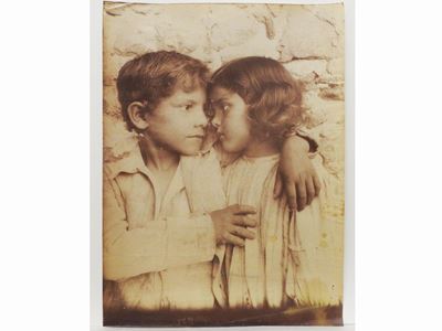 Bimbi Abbracciati, 1920 Circa