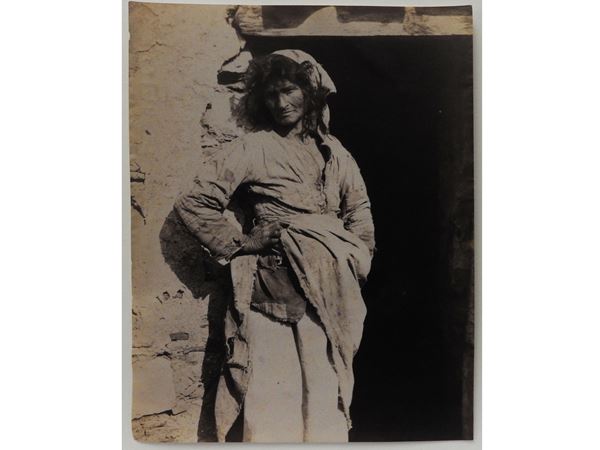 Wilhelm von Gloeden - Taormina Donna anziana, 1910 circa