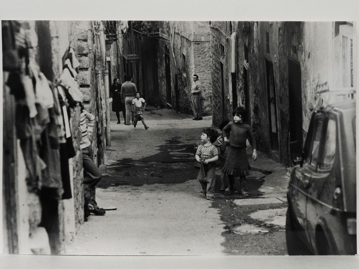 A Delcanale - Caltanissetta Bambini per Strada, 1977