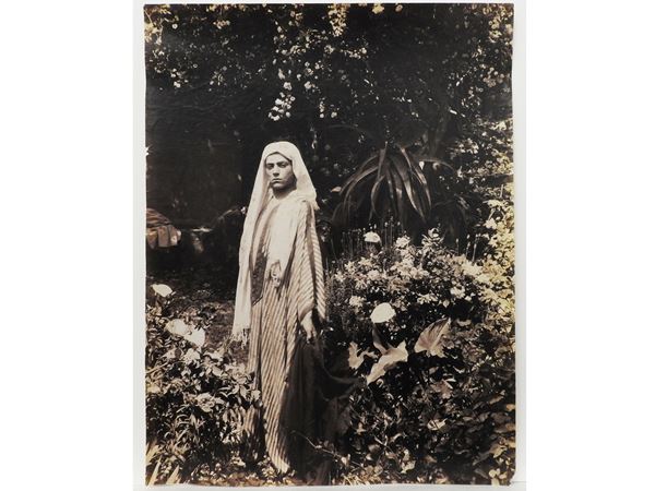 Wilhelm von Gloeden - Taormina Giovane Arabo nel giardino di Casa Gloeden, 1910 circa