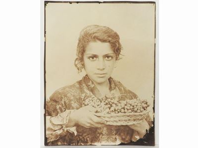 Taormina Giovane Siciliana con Cesto D’uva, 1910 Circa