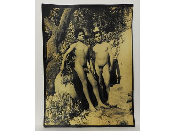 Wilhelm von Gloeden - Taormina Nudi maschili con giara, 1910 circa