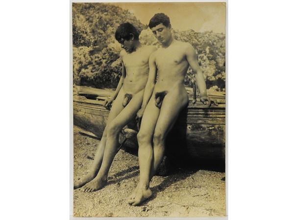 Wilhelm von Gloeden - Taormina Nudi maschili con barca, 1910 circa