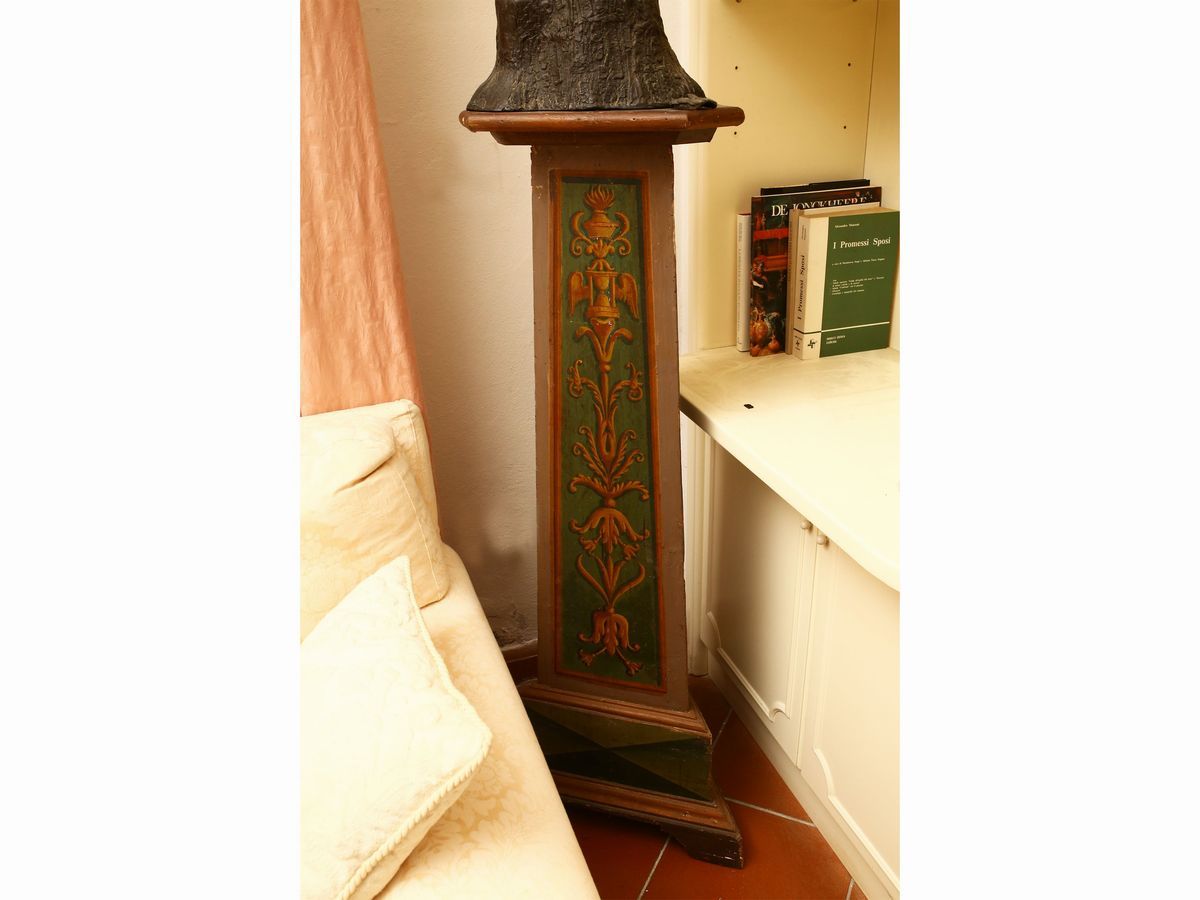 Coppia di Colonne Portavasi in Legno Laccato