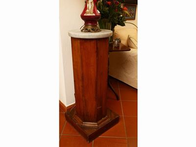 Coppia di Colonne Portavasi in Noce