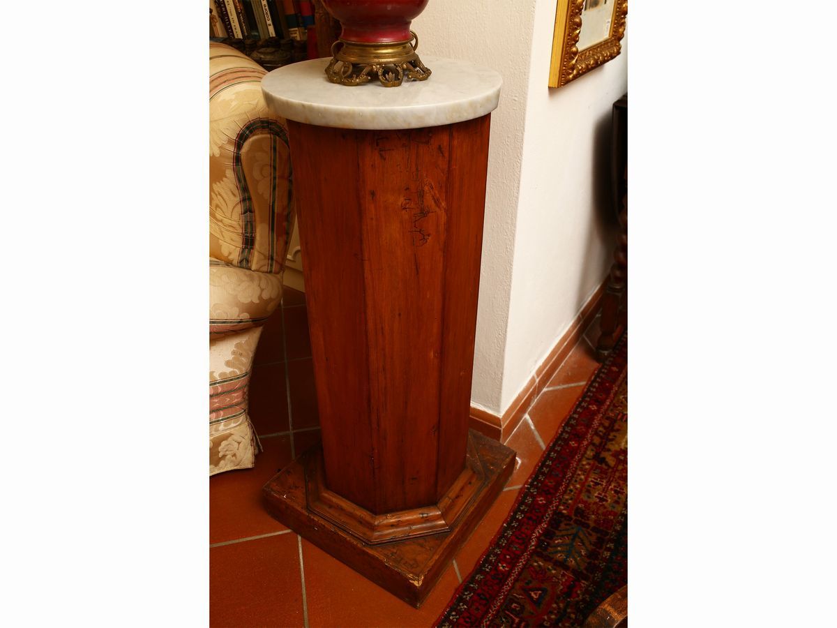 Coppia di Colonne Portavasi in Noce