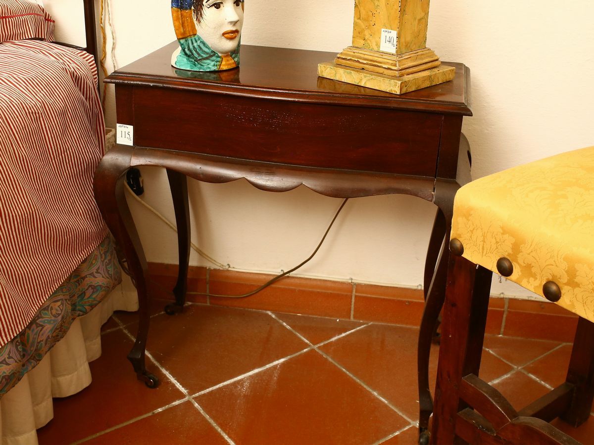 Coppia di Comodini in Mogano