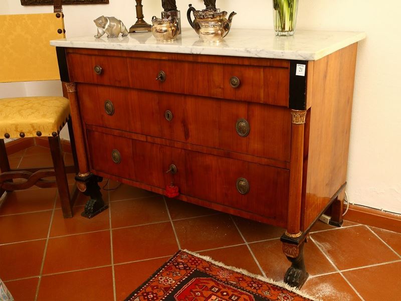 Cassettone Impiallacciato in Piuma di Mogano e Legno Ebanizzato