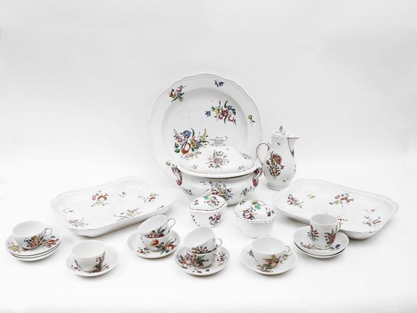 Collection of porcelain objects, Ginori  (Shower, late 18th / 19th century)  - Auction Furniture, silvers, paintings and antique curiosities partly from Villa Mannelli - Maison Bibelot - Casa d'Aste Firenze - Milano