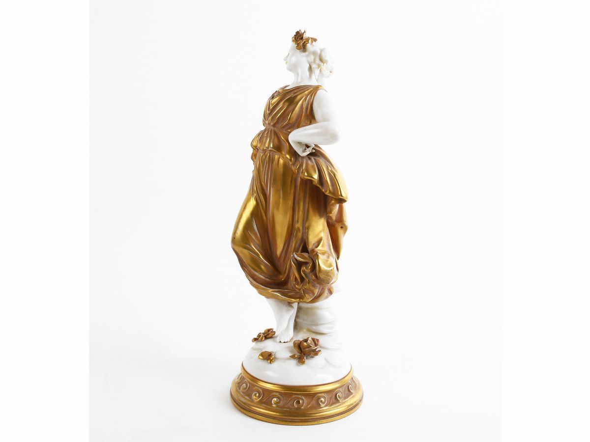 Figura Femminile in Porcellana