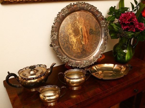 Silverplated table items lot