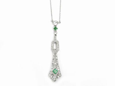 Catenina con Pendente in Platino con Diamanti e Smeraldi