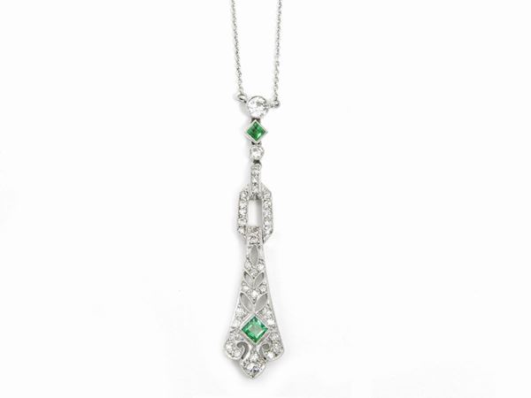 Platinum little chain and pendant with diamonds and emeralds
