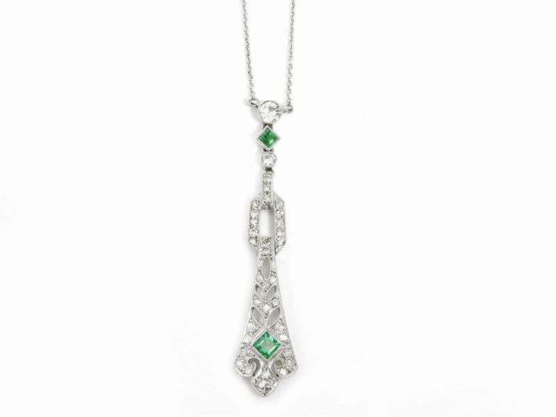 Catenina con Pendente in Platino con Diamanti e Smeraldi