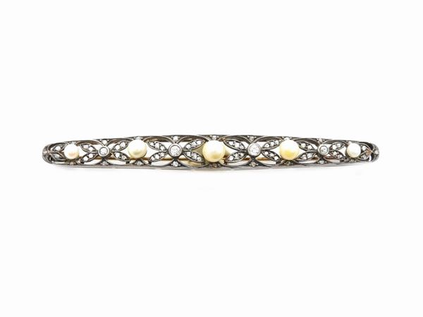 Yellow gold and silvernlong brooch with diamonds and cultured pearls