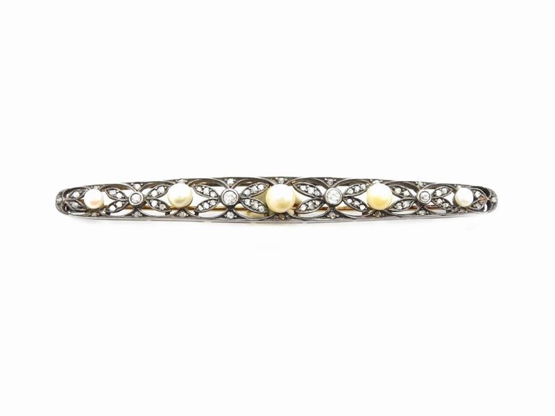 Lunga Spilla in Oro Giallo e Argento con Diamanti e Perle Coltivate