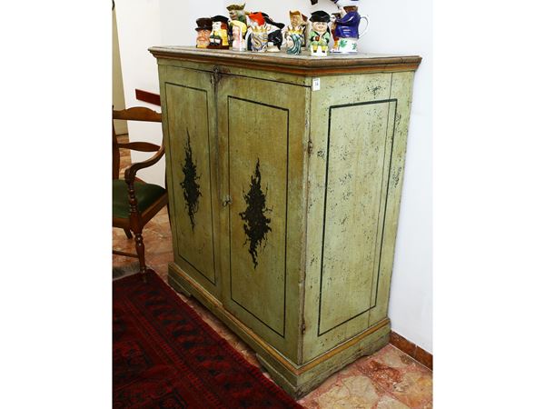 Lacquered wood cabinet
