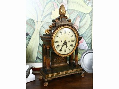 Orologio da Camino in Legno Ebanizzato Lumeggiato in Oro