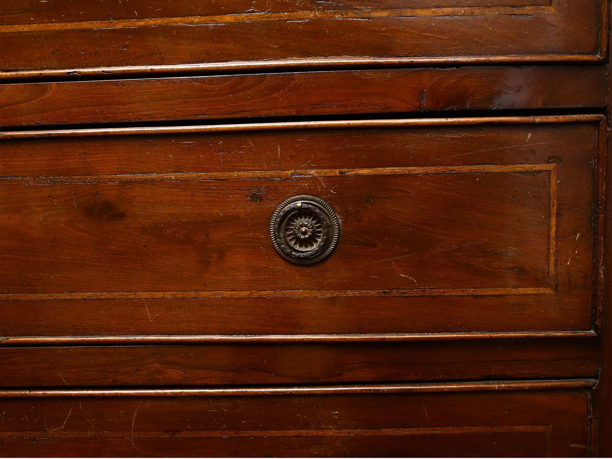Cassettone Impiallacciato in Piuma di Noce