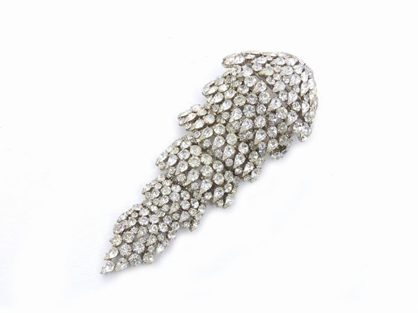 Large brooch made entirely with cascading rhinestones