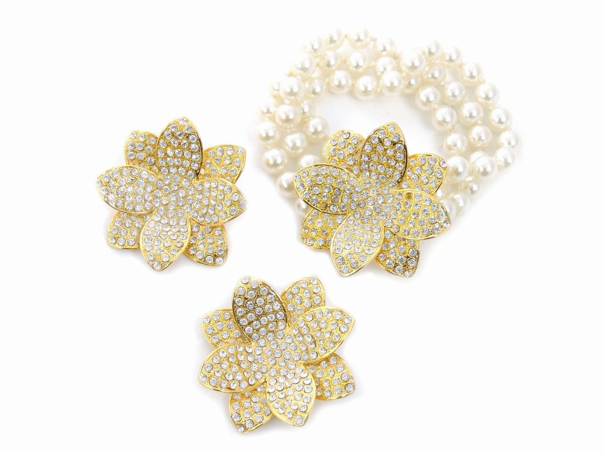 Parure in Perle Simulate, Metallo Dorato e Strass