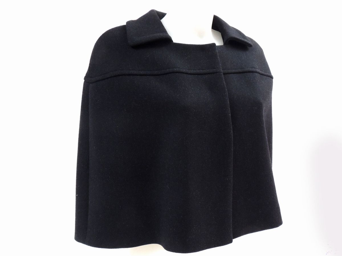 Mantellina in Lana Nera, Prada