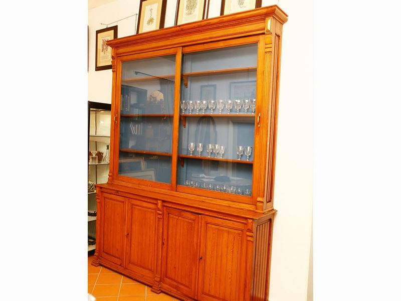 Credenza in Legno Tenero a Due Corpi