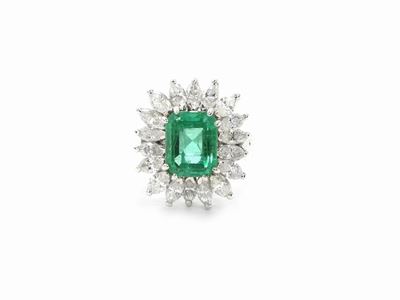 Anello in Oro Bianco con Diamanti e Smeraldo