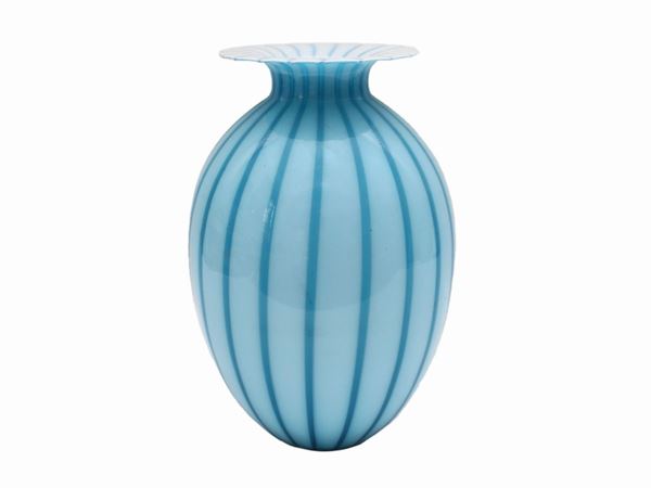Vase in cased glass