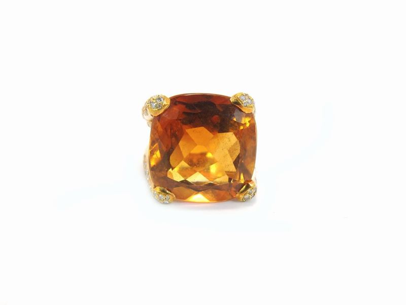 Anello in Oro Giallo con Diamanti e Quarzo Citrino