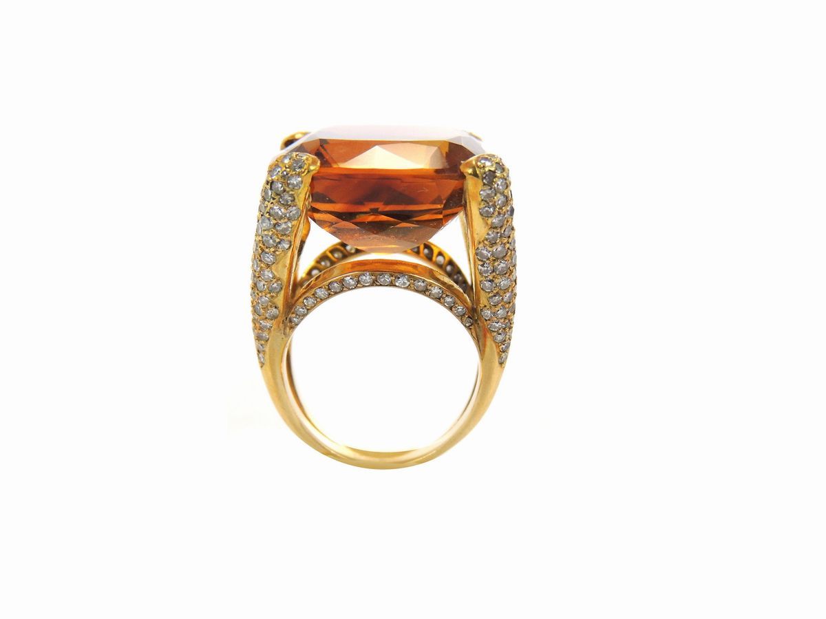 Anello in Oro Giallo con Diamanti e Quarzo Citrino