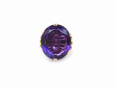 Anello in Oro Giallo con Diamanti e Quarzo Ametista Sintetico