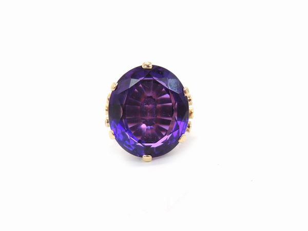 Yellow gold ring with diamonds and synthetic amethyst quartz