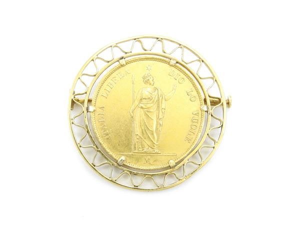 Yellow gold brooch with coin