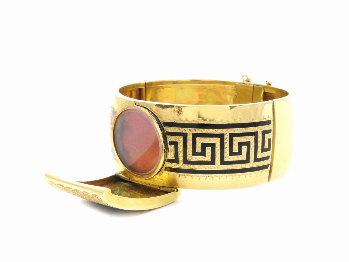 Bracciale Rigido Portaritratto in Oro Giallo con Microperle e Smalti Policromi