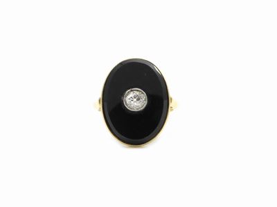 Anello in Oro Giallo con Diamante e Onice