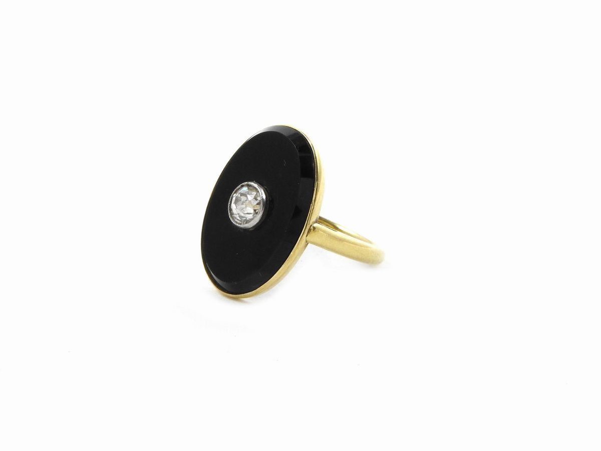 Anello in Oro Giallo con Diamante e Onice