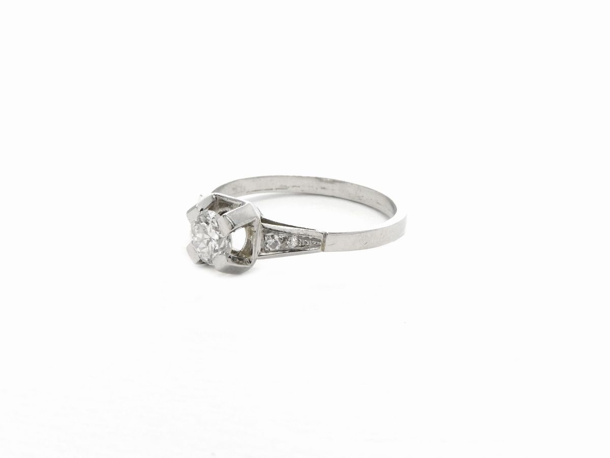 Anello Solitario in Platino con Diamante