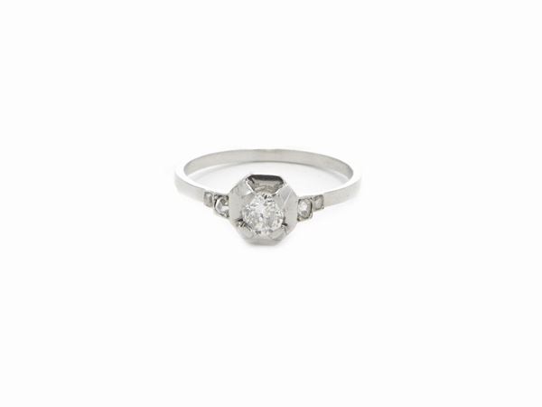 Solitaire ring in platinum with diamond