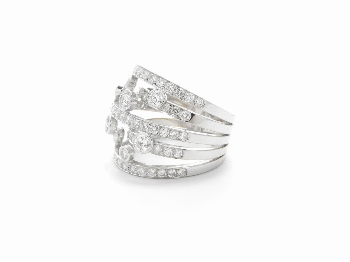Anello a Fascia in Oro Bianco con Diamanti