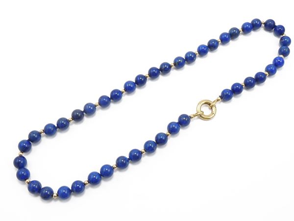 Lapislazzuli beads necklace with yellow gold clasp an spherical elements