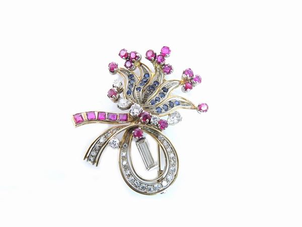 White and yellow gold brooch with diamonds, rubies and sapphires  - Auction Antique jewelry and watches - Maison Bibelot - Casa d'Aste Firenze - Milano