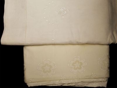 Due Set di Lenzuola Matrimoniali in Lino Bianco