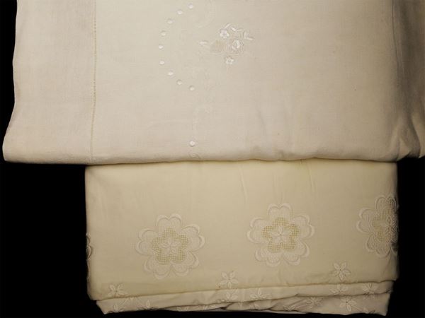 Two sets of double sheets in white linen