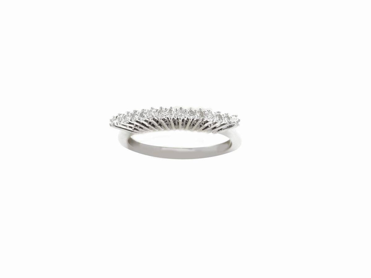Anello in Oro Bianco con Diamanti