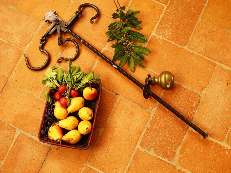Antica Stadera in Ferro Battuto e Bronzo