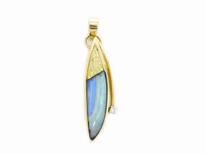 Pendente in Oro Giallo con Diamante ed Opale Nobile